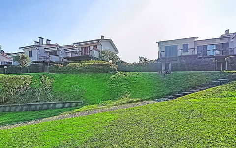 Casa Prais: Gras, Landschap, Woongebied, Land Lot, Gazon, Tuin, Landgoed, Werf, Landscaping