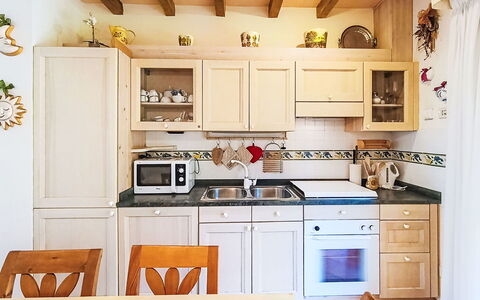 Casa Prais: Meubilair, Keuken, Interieur Ontwerp, Toestel Van De Keuken, Countertop, Cabinetry, Flooring, Hout, Major Appliance, Kamer