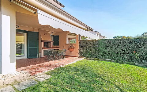 Casa Prais: Schaduw, Werf, Backyard, Balkon, Luifel, Sedan, Hacienda