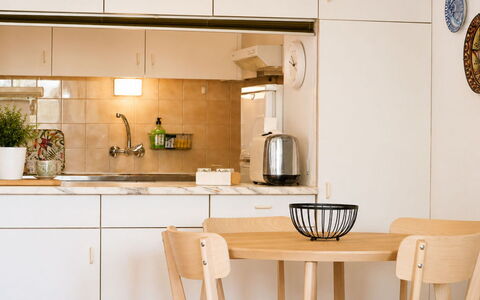Paloma: Meubilair, Keuken, Interieur Ontwerp, Countertop, Flooring, Toestel Van De Keuken, Hout, Cabinetry, Lichte Inrichting, Verdieping
