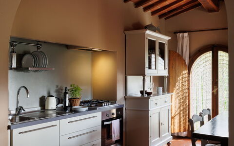 Tuscan Hamlet Relais Piettorri: Meubilair, Keuken, Toestel Van De Keuken, Interieur Ontwerp, Cabinetry, Hout, Flooring, Countertop, Major Appliance, Huishoudapparatuur