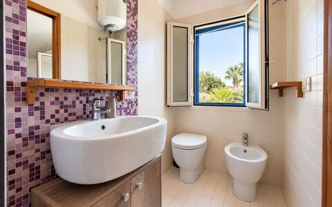 Villa le Palme, Marina di Ragusa: Wc Bril, Badkamer, Loodgieterswerkinrichting, Toilet, Flooring, Verdieping, Interieur Ontwerp, Loodgieter, Wastafel, Wastafel In De Badkamer