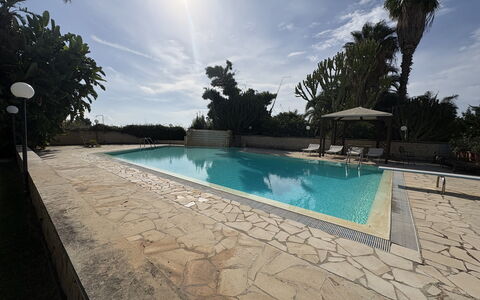 Villa le Palme, Marina di Ragusa: Zwembad, Toevlucht, Schaduw, Waterpartij, Flagstone, Hacienda, Eco Hotel, Landscaping, Hotel