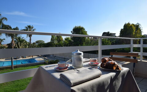 Villa le Palme, Marina di Ragusa: Meubilair, Buitenmeubels, Schaduw, Stoel, Toevlucht, Zwembad, Eco Hotel, Landscaping, Buitentafel
