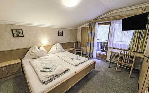 Saalbach-Hinterglemm 626: Huis, Slaapkamer, Bed, Bed Frame, Hotel, Bedding, Bergdorp