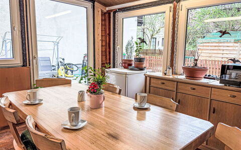 Saalbach-Hinterglemm 626: Meubilair, Hout, Interieur Ontwerp, Tafel, Keuken En Eettafel, Flooring, Stoel, Eetkamer, Verdieping, Beits