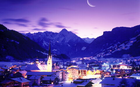 Zell am Ziller 737: Blauw, Hout, Meubilair, Huis, Buitenmeubels, Stoel, Schaduw, Balkon, Beits, Eco Hotel