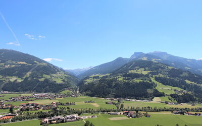 Zell am Ziller 737: Blauw, Hout, Meubilair, Huis, Buitenmeubels, Stoel, Schaduw, Balkon, Beits, Eco Hotel