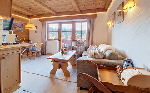 Oberndorf in Tirol 1: Blauw, Hout, Meubilair, Huis, Buitenmeubels, Stoel, Schaduw, Balkon, Beits, Eco Hotel