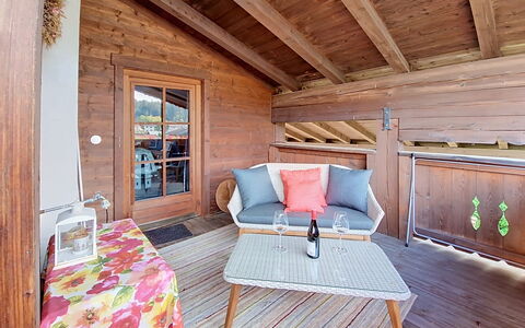 Oberndorf in Tirol 1: Blauw, Hout, Meubilair, Huis, Buitenmeubels, Stoel, Schaduw, Balkon, Beits, Eco Hotel