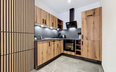 Apart Hofmann: Blauw, Hout, Meubilair, Huis, Buitenmeubels, Stoel, Schaduw, Balkon, Beits, Eco Hotel