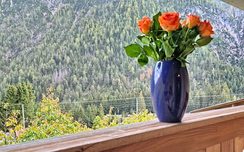 Villa Maria: Blauw, Hout, Meubilair, Huis, Buitenmeubels, Stoel, Schaduw, Balkon, Beits, Eco Hotel