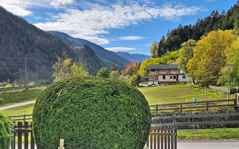 Villa Maria: Blauw, Hout, Meubilair, Huis, Buitenmeubels, Stoel, Schaduw, Balkon, Beits, Eco Hotel