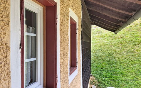 Villa Maria: Blauw, Hout, Meubilair, Huis, Buitenmeubels, Stoel, Schaduw, Balkon, Beits, Eco Hotel