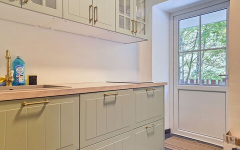 Haus Enzian: Flooring, Interieur Ontwerp, Cabinetry, Hout, Verdieping, Keuken, Countertop, Kast, Meubilair, Lade