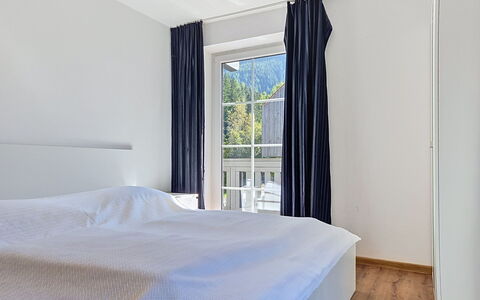 Haus Enzian: Flooring, Verdieping, Interieur Ontwerp, Huis, Appartement, Kamer, Houten Vloer, Plafond, Slaapkamer, Bed