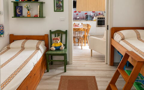 Papaveri Rossi: Meubilair, Interieur Ontwerp, Hout, Flooring, Verdieping, Slaapkamer, Bed, Kamer, Plafond, Verlichting