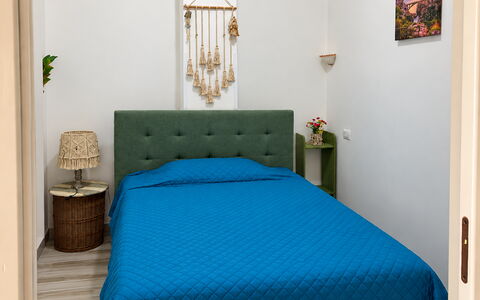 Papaveri Rossi: Meubilair, Bed, Interieur Ontwerp, Bedding, Slaapkamer, Verdieping, Laken, Flooring, Muur, Kamer