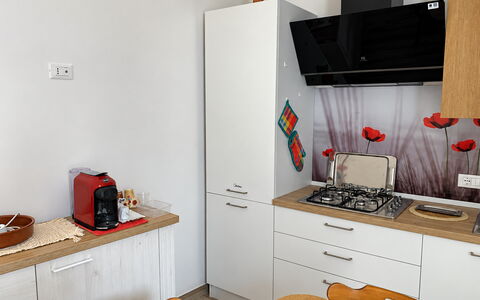 Papaveri Rossi: Keuken, Toestel Van De Keuken, Countertop, Hout, Flooring, Interieur Ontwerp, Major Appliance, Cabinetry, Verdieping, Meubilair