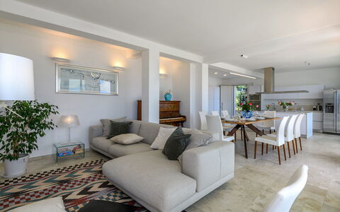 Dimora Montefalcone 8, Emma Villas: Meubilair, Interieur Ontwerp, Flooring, Bankstel, Verdieping, Woonkamer, Tafel, Plafond, Hout, Kamer
