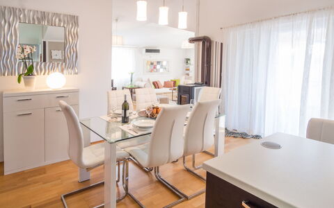 Ivana: Meubilair, Interieur Ontwerp, Flooring, Tafel, Stoel, Verdieping, Eetkamer, Keuken En Eettafel, Verlichting, Kamer