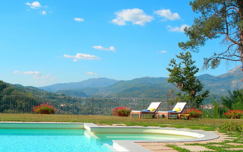 Villa Saida: Natuurlijk Landschap, Natuur, Eigendom, Zwembad, Lucht, Huis, Onroerend Goed, Vrije Tijd, Landschap, Berg