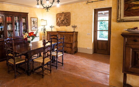Orvieto 840: Kamer, Meubilair, Eigendom, Verdieping, Gebouw, Interieur Ontwerp, Hardwood, Tafel, Eetkamer, Flooring