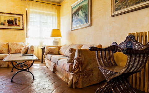 Orvieto 840: Kamer, Meubilair, Interieur Ontwerp, Geel, Eigendom, Woonkamer, Verdieping, Huis, Tafel, Gebouw