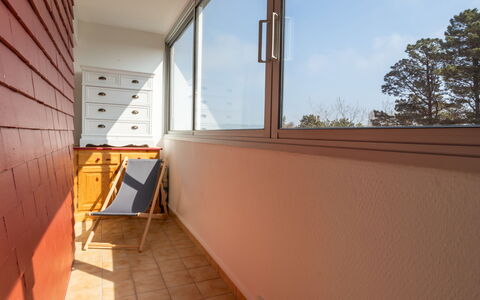 Plein Sud: Woongebied, Struik, Huis, Tuin, Huis, Land Lot, Dak, Schaduw, Gazon