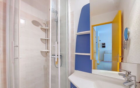 Les Sables D'Or: Interieur Ontwerp, Flooring, Verdieping, Loodgieterswerkinrichting, Appartement, Kamer, Badkamer, Loodgieter, Plafond, Kraan