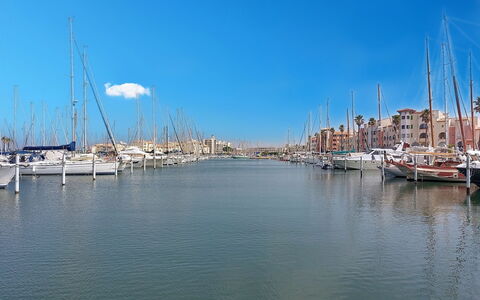 Les Leucatines 3: Boot, Blauw, Water, Watercraft, Jachthaven, Boten En Varen - Materialen En Benodigdheden, Haven, Waterweg, Mast, Naval Architecture