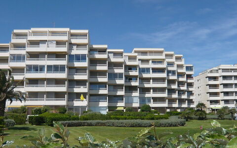 Canet-Plage 710: Lucht, Fabriek, Gebouw, Venster, Wolk, Stedelijk Ontwerp, Boom, Woongebied, Blok Van De Toren, Onroerend Goed