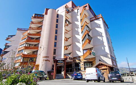 Val Thorens 650: Gebouw, Lucht, Fabriek, Wiel, Blok Van De Toren, Stedelijk Ontwerp, Auto, Condominium, Huis