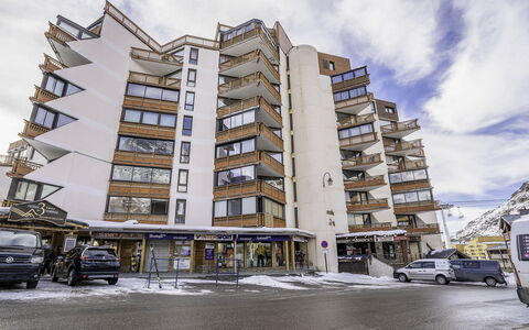 Val Thorens 650: Wolk, Lucht, Gebouw, Wiel, Voertuig, Auto, Blok Van De Toren, Stedelijk Ontwerp, Condominium