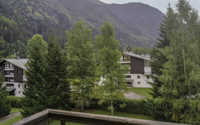 Les Contamines 300: Fabriek, Berg, Lucht, Venster, Eigendom, Gebouw, Wolk, Boom, Huis, Natuurlijk Landschap