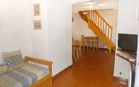 Super Ile Rousse: Kamer, Eigendom, Meubilair, Verdieping, Gebouw, Hardwood, Huis, Leuning, Gips, Onroerend Goed