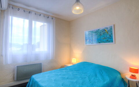 Cavalaire 450: Slaapkamer, Kamer, Eigendom, Bed, Meubilair, Laken, Turkoois, Bedding, Verdieping, Onroerend Goed