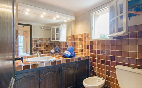 Mas Baladou: Eigendom, Kamer, Badkamer, Meubilair, Tegel, Onroerend Goed, Huis, Interieur Ontwerp, Gebouw, Huis