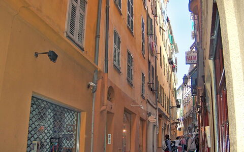 Vieux Nice: Steeg, Straat, Buurt,  Dorf\, Gebouw, Weg, Architectuur, Infrastructuur, Facade, Menselijke Nederzetting