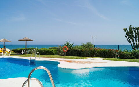 Mijas Beach: Zwembad, Eigendom, Vakantie, Toevlucht, Onroerend Goed, Vrije Tijd, Lucht, Azure, Huis, Caribbean