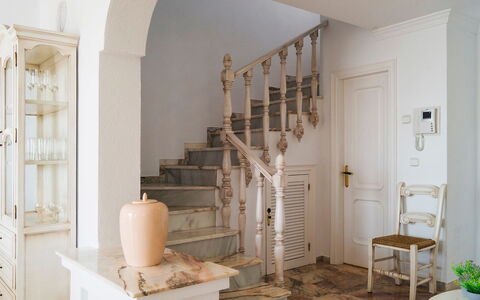 Mijas Beach: Kamer, Eigendom, Interieur Ontwerp, Trap, Gebouw, Muur, Meubilair, Verdieping, Huis, Plafond