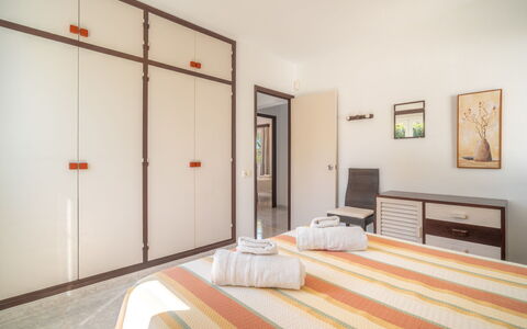 Anromi: Interieur Ontwerp, Meubilair, Flooring, Verdieping, Hout, Kamer, Slaapkamer, Plafond, Bed, Appartement