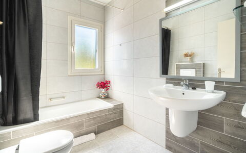 Anromi: Badkamer, Flooring, Interieur Ontwerp, Verdieping, Loodgieterswerkinrichting, Toilet, Wastafel, Wastafel In De Badkamer, Loodgieter, Kraan
