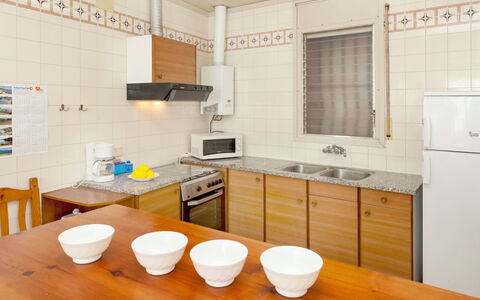 La Rectoria: Gootsteen, Cabinetry, Countertop, Kraan, Meubilair, Wastafel, Eigendom, Loodgieterswerkinrichting, Hout, Keuken