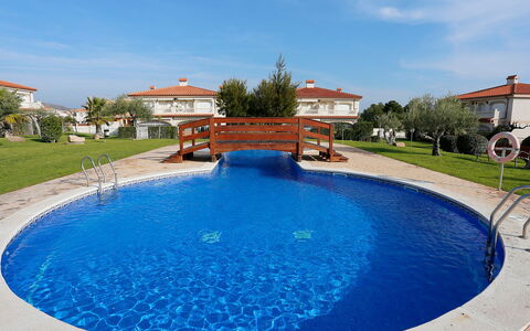 Jalisco de Los Monteros: Water, Lucht, Fabriek, Zwembad, Wolk, Gebouw, Blauw, Azure, Zwemwater, Boom