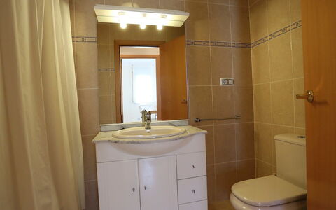 Jalisco de Los Monteros: Badkamer, Kamer, Eigendom, Badkamerkast, Badkamer Accessoire, Loodgieterswerkinrichting, Muur, Wastafel, Verdieping, Interieur Ontwerp