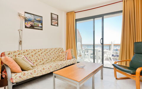 Edificio Nautic: Kamer, Eigendom, Meubilair, Woonkamer, Suite, Interieur Ontwerp, Koffietafel, Gebouw, Tafel, Verdieping
