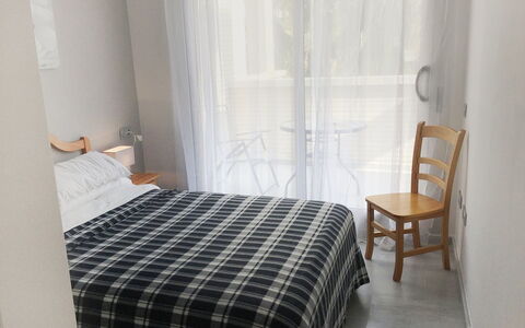 Dénia 170: Slaapkamer, Meubilair, Kamer, Bed, Eigendom, Laken, Bed Frame, Gordijn, Interieur Ontwerp, Bedding