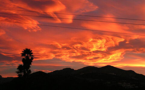 Villa Ma-Nita: Lucht, Afterglow, Wolk, Morgenrood, Zonsondergang, Avond, Rood, Zonsopkomst, Schemer, Oranje