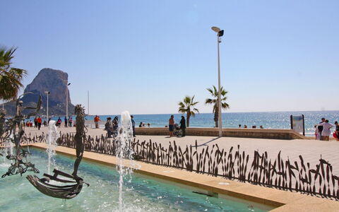 Calpe Calp 178: Water, Gebouw, Lucht, Dag, Eigendom, Zwembad, Azure, Venster, Blok Van De Toren, Fabriek